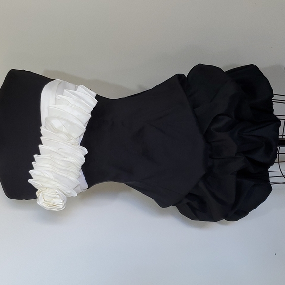 NWT - City Triangles Black/Offwhite Short Strapless Formal - Size 11 - Picture 4 of 13